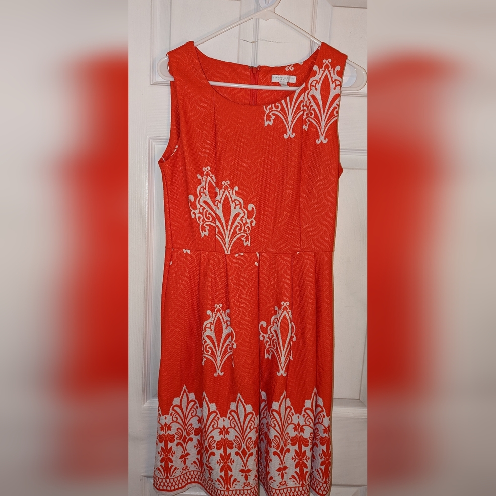 New York and  company stretch .. orangish / reddish color with white designs